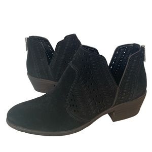 Vince Camuto Black Suede Laser Cut Zip Up Ankle Booties Size 7.5